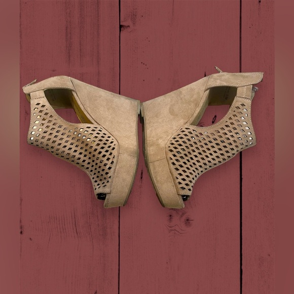 Chinese Laundry Womens Indie Wedge Sandal Micro Suede Size 5.5W - Picture 3 of 6